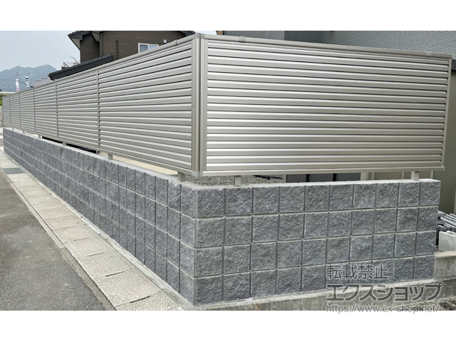 佐賀県嬉野市ののフェンス・柵 ミエーネフェンス 目隠しルーバータイプ 自由柱施工 施工例