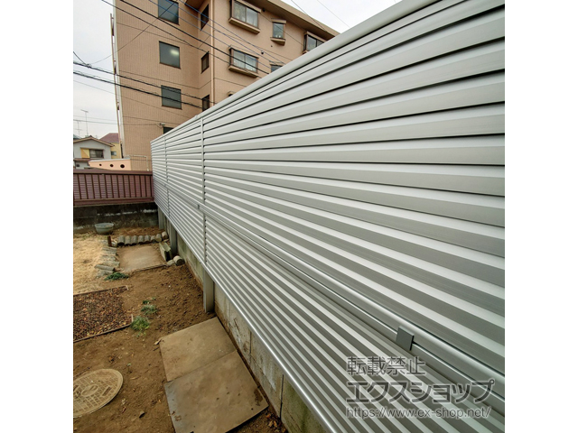 埼玉県日高市ののフェンス・柵 ミエーネフェンス 目隠しルーバータイプ 2段支柱 自立建て用 施工例