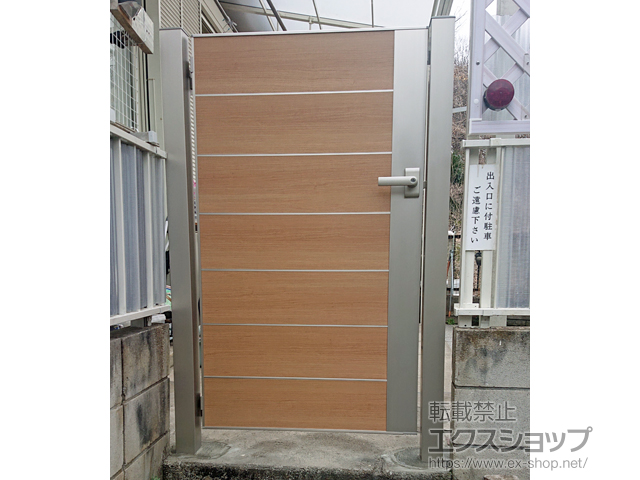 埼玉県入間郡毛呂山町のの門扉 ルシアス門扉BP02型 横目隠し 片開き 複合カラー 門柱使用 施工例