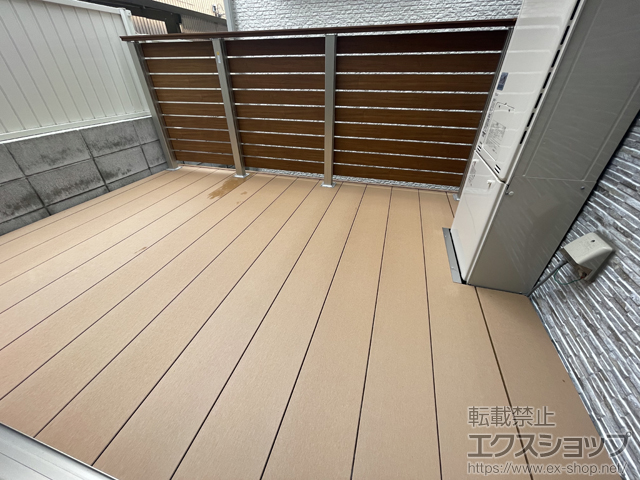 大阪府大阪市ののウッドデッキ リウッドデッキ 200＋ルシアスデッキフェンスA01型＜横板格子タイプ＞ 施工例