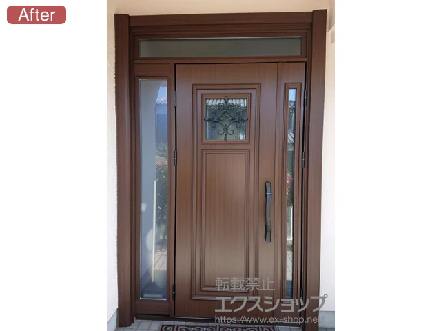 兵庫県神戸市のYKKAPの玄関ドア ドアリモ玄関ドア E03型(採光)断熱D2仕様 ランマ付 片袖親子仕様 *スマートコントロールキー(電池式ポケットKey仕様) 施工例