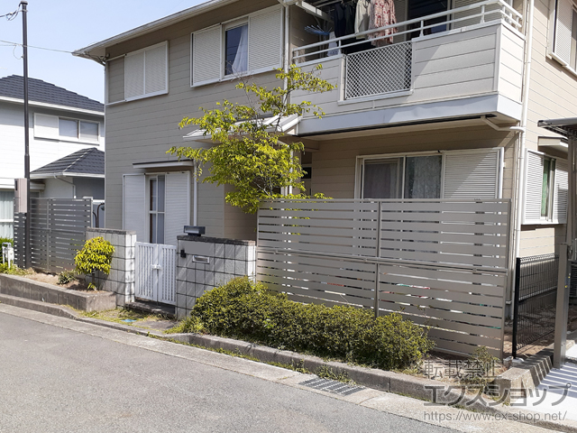 兵庫県川西市ののフェンス・柵 シンプレオフェンスSY1型 横半目隠し 2段支柱 自立建て用（パネル2段） 施工例