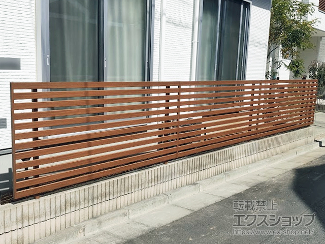 東京都江戸川区ののフェンス・柵 フレイナフェンス Y4型 木調タイプ　フリー支柱タイプ 施工例