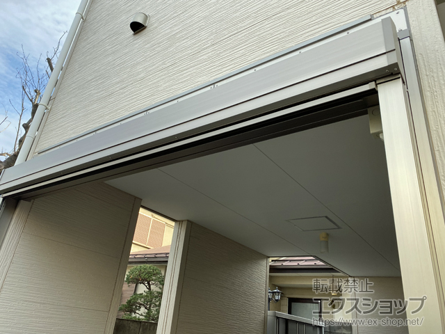 埼玉県所沢市のLIXIL リクシル（トステム）のガレージシャッター ガレージシャッタークワトロ 電動式 外部付タイプ 施工例