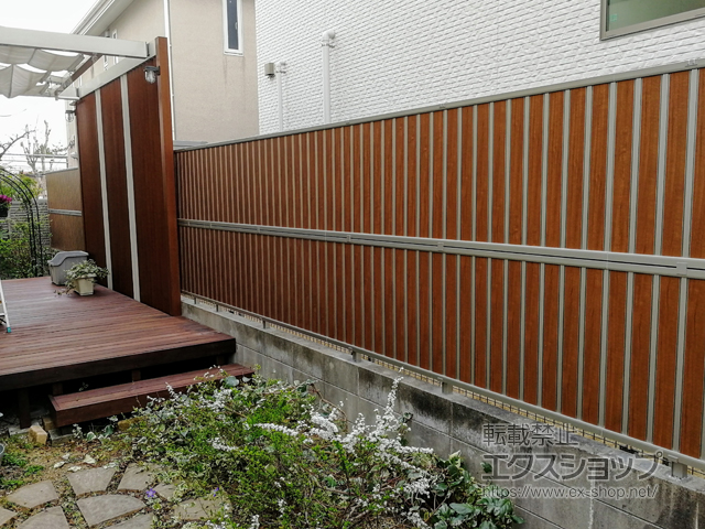 愛知県名古屋市ののフェンス・柵 ルシアスフェンスF01型 たて目隠し 木調カラー 2段支柱 ブロック建て用 施工例