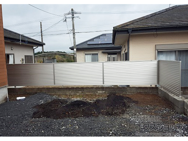宮崎県小林市ののフェンス・柵 ミエーネフェンス 目隠しルーバータイプ 自由柱施工 施工例