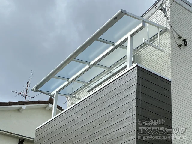 大阪府高槻市のYKKAPのバルコニー・ベランダ屋根 ソラリア F型 屋根タイプ 単体 積雪～20cm対応 施工例