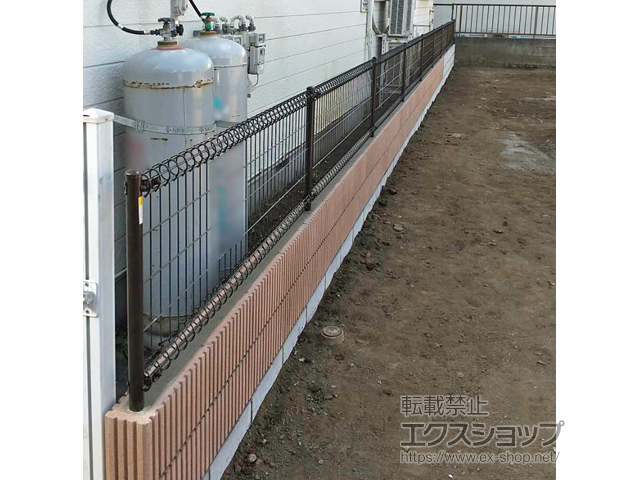 神奈川県大和市ののフェンス・柵 イーネットフェンス2M型 間仕切柱施工 施工例