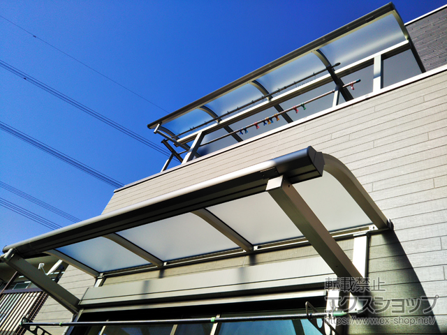 埼玉県南埼玉郡宮代町ののバルコニー・ベランダ屋根 ソラリア R型 屋根タイプ 単体 積雪〜20cm対応 施工例