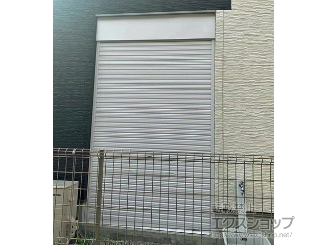 埼玉県川口市ののガレージシャッター プラテアII スチールタイプ 手動式 内部付 *単窓仕様 施工例