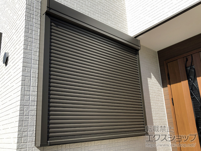 埼玉県坂戸市のLIXIL リクシル（トステム）の窓シャッター 【特注】リフォームシャッター 手動式 標準タイプ 施工例