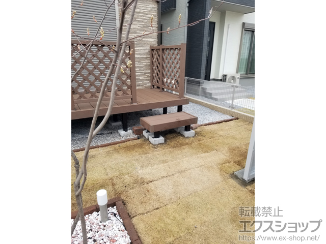 栃木県宇都宮市ののウッドデッキ リウッドデッキ 200＋独立式 リウッド ステップ2型×1セット＋リウッドデッキフェンス2型 〈ラチス格子〉 施工例