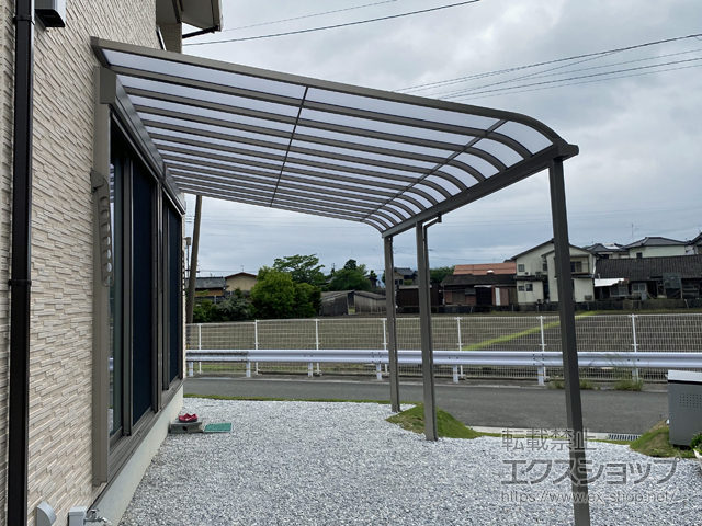 福岡県嘉麻市ののテラス屋根 スピーネ R型 テラスタイプ 連棟 積雪〜20cm対応 施工例