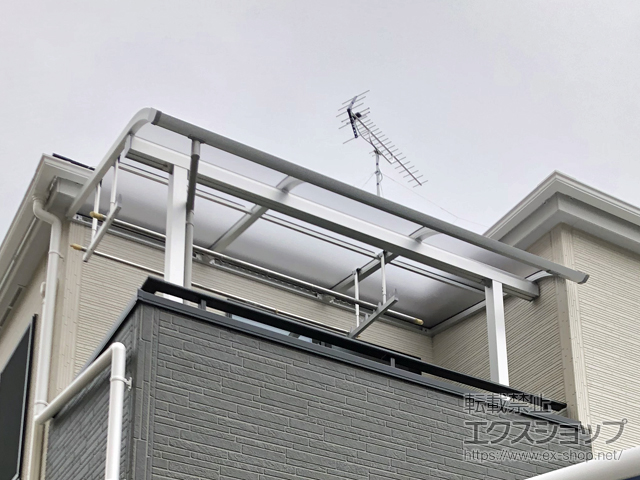 埼玉県ふじみ野市ののバルコニー・ベランダ屋根 ソラリア R型 屋根タイプ 単体 積雪〜20cm対応 施工例