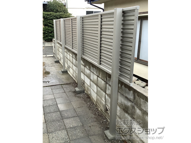 長野県塩尻市ののフェンス・柵 ミエーネ目隠しルーバーフェンス 上段のみ設置 自立建て用 施工例