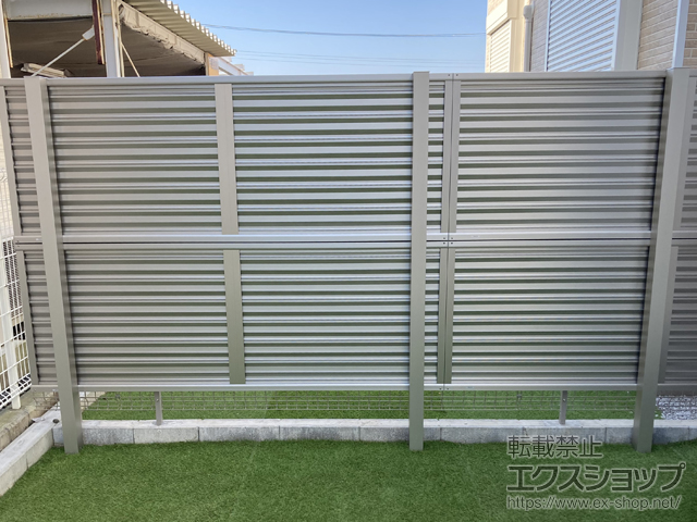 静岡県沼津市ののフェンス・柵 ミエーネフェンス 目隠しルーバータイプ 2段支柱 自立建て用 施工例