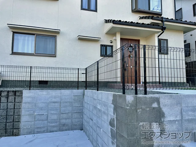 大阪府和泉市のYKKAPのフェンス・柵・塀 イーネットフェンス 3F型 自由柱施工 施工例