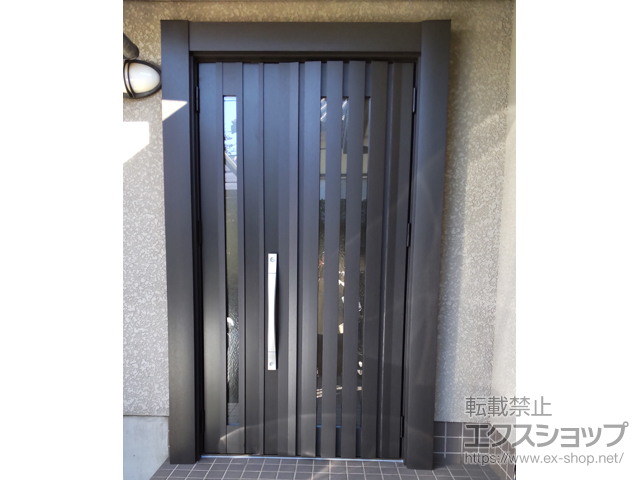 神奈川県横浜市のLIXIL リクシル（トステム）の玄関ドア リシェント玄関ドア3 断熱K4仕様 親子仕様(ランマ無)R G14型 ※手動仕様 施工例