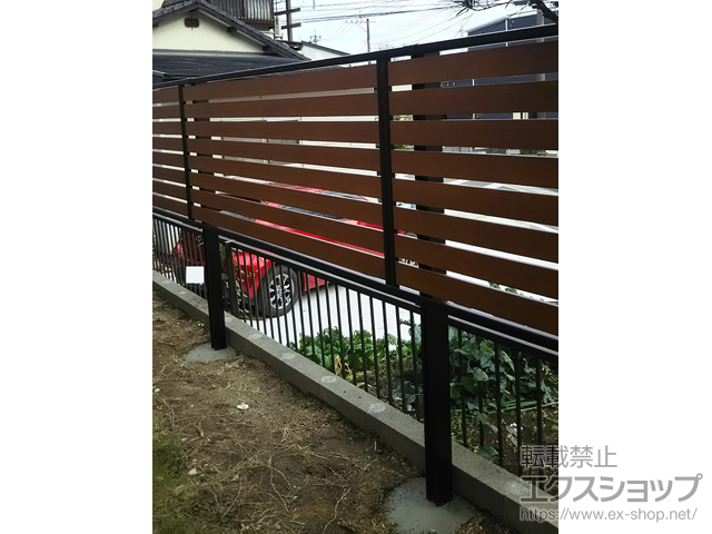 熊本県熊本市ののフェンス・柵 モクアルフェンス 横板タイプ 2段支柱 自立建て用*パネル上段のみ 施工例