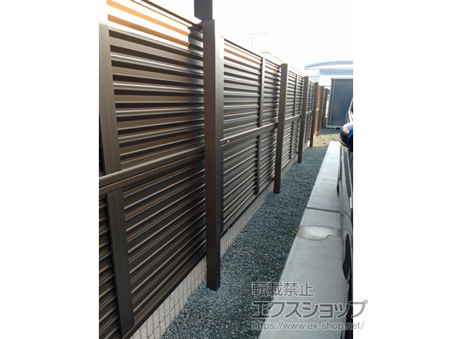 熊本県熊本市ののフェンス・柵 ミエーネフェンス 目隠しルーバータイプ 2段支柱 自立建て用 施工例