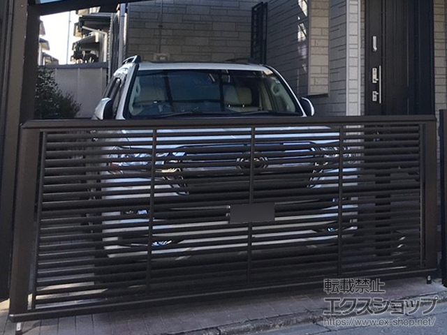 千葉県流山市ののカーゲート ルシアスアップゲート 3型 横太格子 手動（30-12H） 施工例