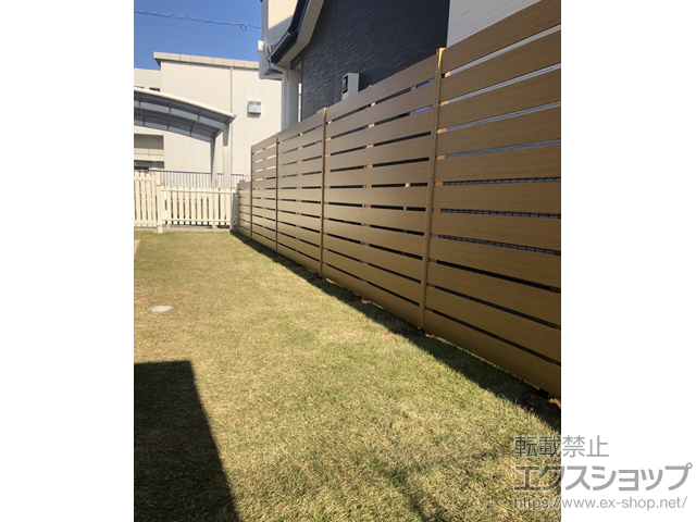 茨城県土浦市ののフェンス・柵 マイティウッド デコII 120サイズ 高尺タイプ 　隙間20mm 11段/7段 施工例