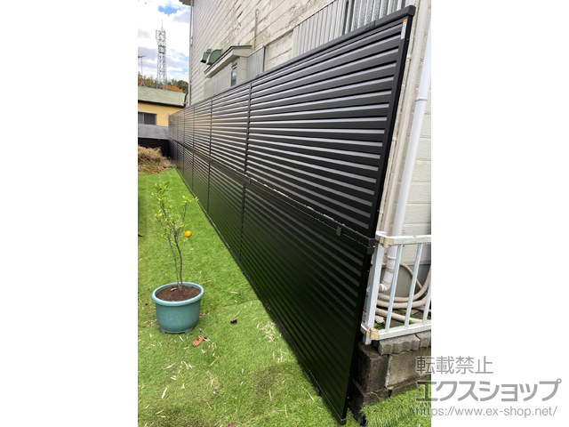 神奈川県海老名市ののフェンス・柵 ミエーネフェンス 目隠しルーバータイプ 2段支柱 自立建て用 施工例