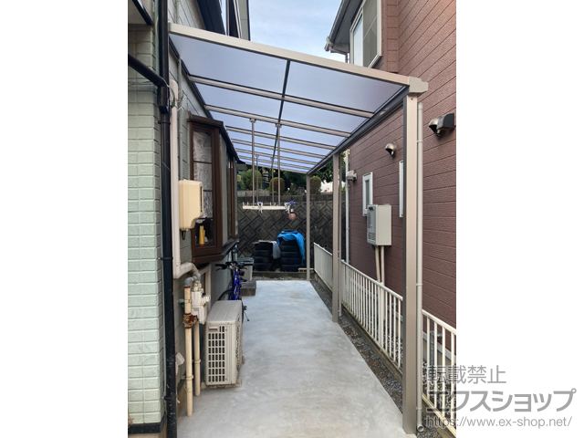 愛知県知多郡阿久比町ののテラス屋根 プレシオステラスII F型 テラスタイプ 連棟 積雪〜20cm対応＋水平式物干し　木造躯体用＋吊り下げ式物干し（ロング） 施工例