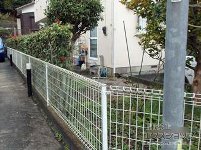 東京都八王子市ののフェンス・柵 フェンスAA YS3型 横スリット 板張り 木調カラー アルミ多段柱 施工例