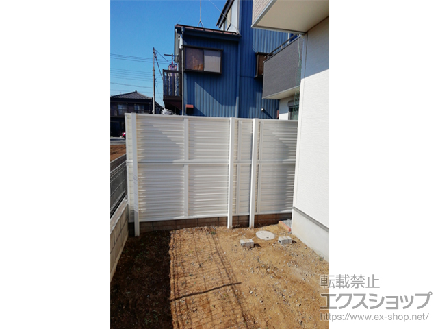 埼玉県三郷市ののフェンス・柵 ミエーネフェンス 目隠しルーバータイプ 2段支柱 自立建て用 施工例