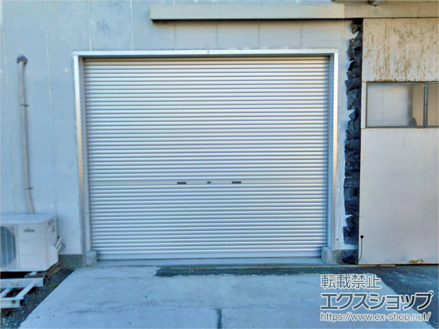 静岡県榛原郡吉田町のLIXIL リクシル（トステム）のガレージシャッター ガレージシャッタークワトロ 手動式 内部付タイプ 施工例