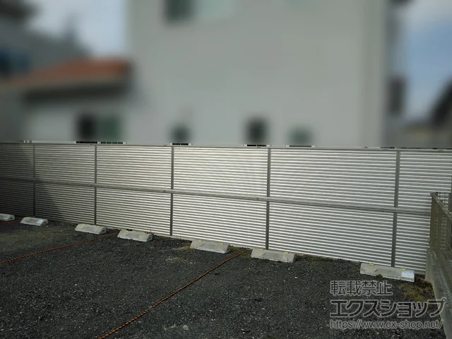 愛知県西尾市のValue Selectのフェンス・柵・塀 ミエーネフェンス 目隠しルーバータイプ 2段支柱 自立建て用 施工例
