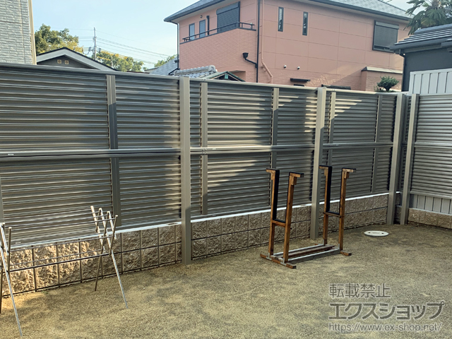 大阪府泉大津市ののフェンス・柵 ミエーネフェンス 目隠しルーバータイプ 2段支柱 自立建て用（パネル2段） 施工例