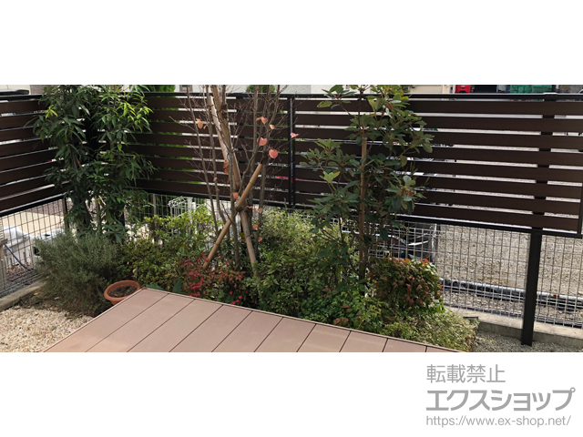 神奈川県平塚市ののフェンス・柵 モクアルフェンス 横板タイプ 2段支柱 自立建て用*パネル上段のみ 施工例