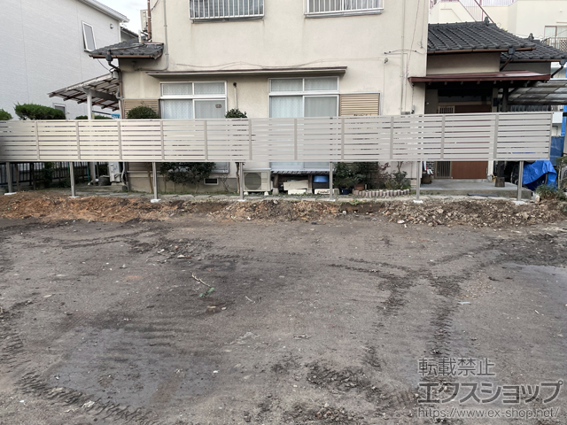 福岡県久留米市ののフェンス・柵 モクハイフェンス 多段柱仕様 アルミ色タイプ　※上段のみ 施工例