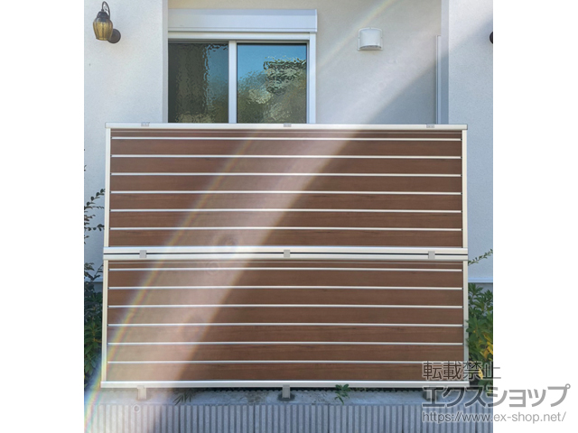 神奈川県横浜市ののフェンス・柵 ルシアスフェンスF02型 横目隠し 木調カラー 2段支柱 ブロック建て用 施工例