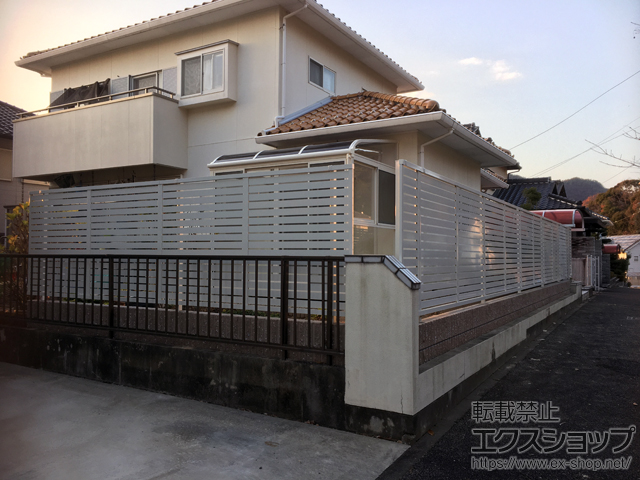 岐阜県各務原市ののフェンス・柵 フェンスAB YS2型 横スリット2 木調カラー フリーポールタイプ 施工例