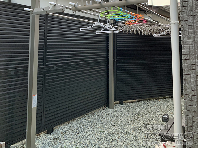 大阪府豊中市ののフェンス・柵 ミエーネフェンス 目隠しルーバータイプ 2段支柱 自立建て用 施工例