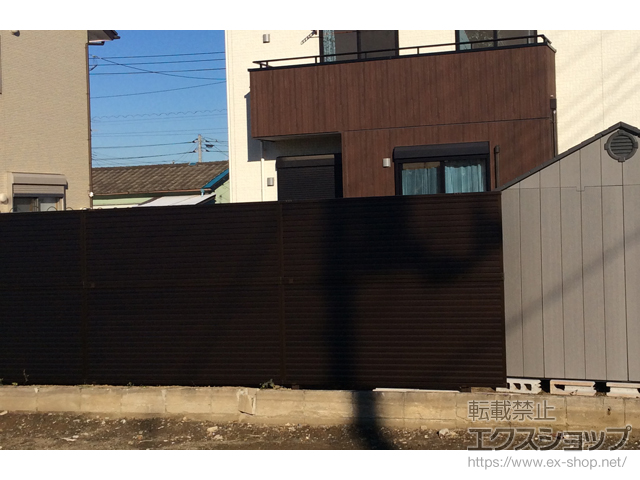 千葉県木更津市ののフェンス・柵 ミエーネフェンス 目隠しルーバータイプ 2段支柱 自立建て用 施工例
