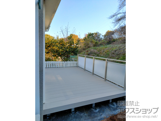 東京都八王子市ののウッドデッキ リウッドデッキ 200+ルシアスデッキフェンスB04型＜ポリカパネル＞ 施工例