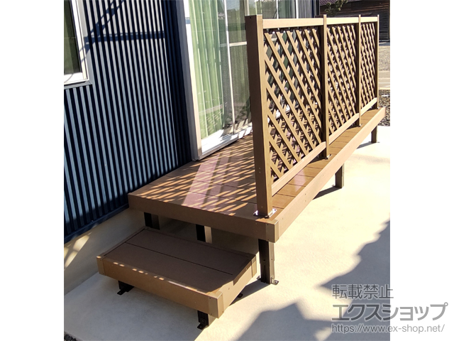 愛知県高浜市ののウッドデッキ リウッドデッキ 200+独立式リウッドステップ2型+リウッドデッキフェンス2型<ラチス格子> 施工例