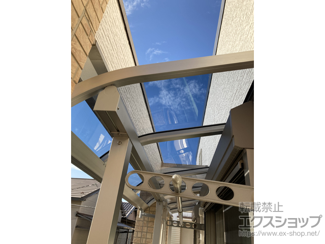 東京都葛飾区ののバルコニー・ベランダ屋根 ソラリア R型 屋根タイプ 単体 積雪〜20cm対応 施工例