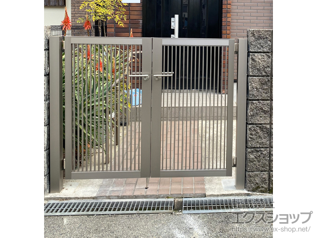 兵庫県尼崎市のの門扉 開き門扉AB TR2型 両開き　柱使用 施工例