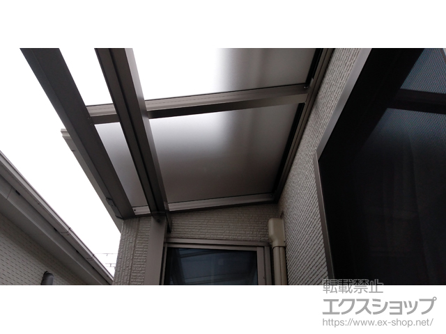 大阪府東大阪市ののバルコニー・ベランダ屋根 プレシオステラスII F型 屋根タイプ 単体 積雪〜20cm対応+プレシオステラスII 側面パネル 施工例