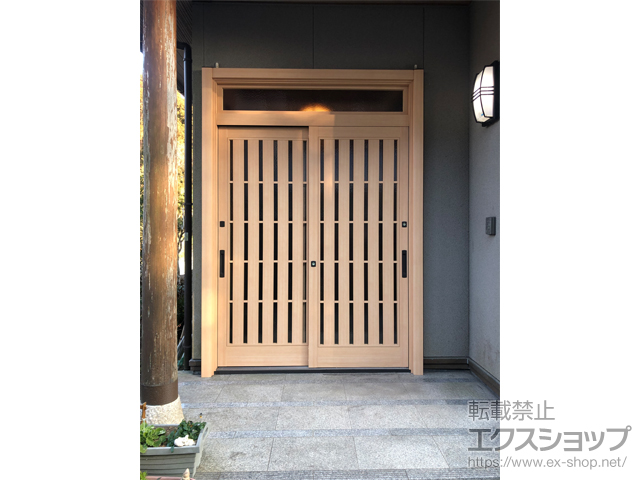 静岡県御殿場市のLIXIL リクシル（トステム）の玄関ドア リシェント玄関引戸2 SG仕様 2枚建戸 ランマ付 S54型 ※手動仕様 施工例