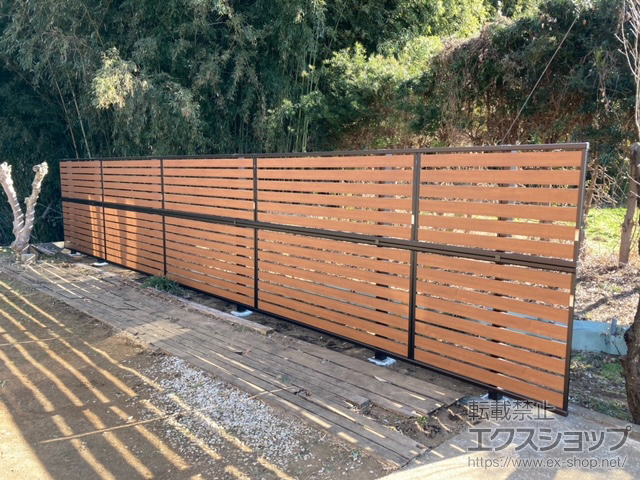 神奈川県足柄上郡中井町ののフェンス・柵 モクアルフェンス 横板タイプ 2段支柱 自立建て用 施工例
