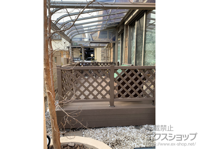 東京都練馬区ののウッドデッキ リウッドデッキ 200+床下囲い 2段+独立式リウッドステップ2型×1セット+リウッドデッキフェンス2型・デッキ門扉2型＜ラチス格子＞ 施工例