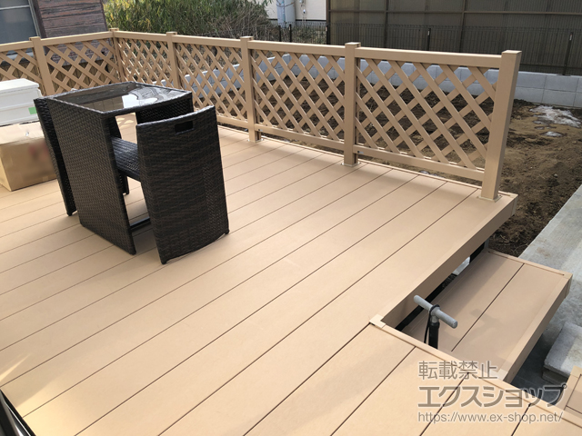 茨城県つくばみらい市ののウッドデッキ リウッドデッキ 200＋独立式リウッドステップ2型＋ リウッドデッキフェンス2型＜ラチス格子＞ 施工例