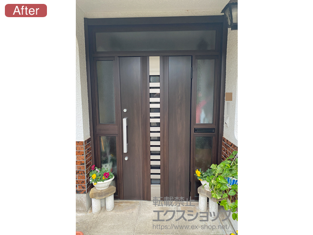 宮崎県串間市のLIXIL リクシル（トステム）の玄関ドア リシェント玄関ドア3 断熱K4仕様 両袖仕様(ランマ付)R G82型 ※手動仕様 施工例