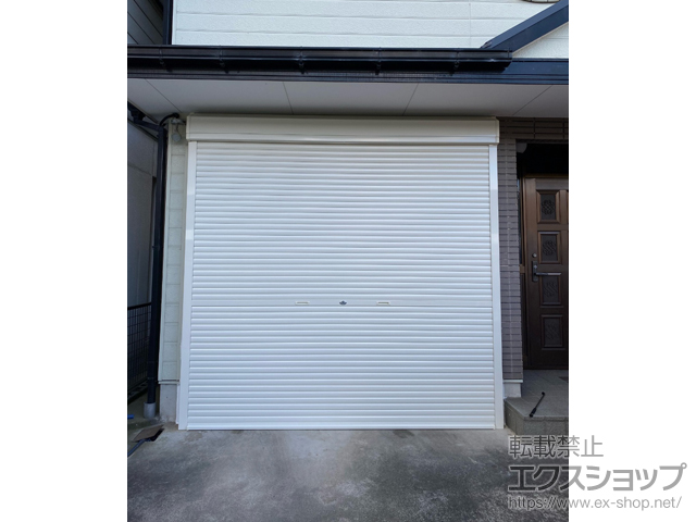岐阜県羽島郡岐南町のLIXIL リクシル（トステム）のガレージシャッター ガレージシャッタークワトロ 手動式 外部付タイプ 施工例